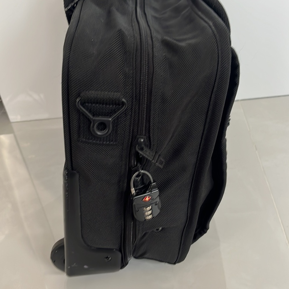 Tumi 17” Rolling Wheeled Laptop Briefcase Luggage Gem